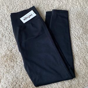 NWT Refuge leggings